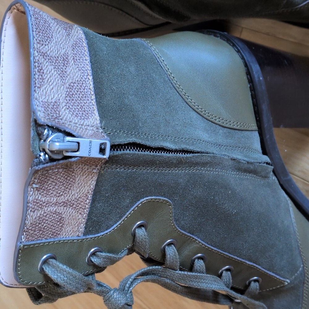 ✨ Coach Green And Tan Heeled Hedy Boot Size 9.5/ 40 - Picture 5 of 8